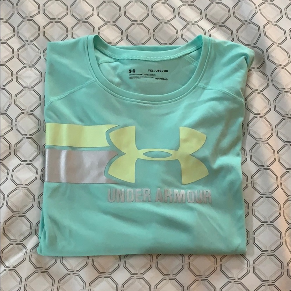 Under Armor t shirt
